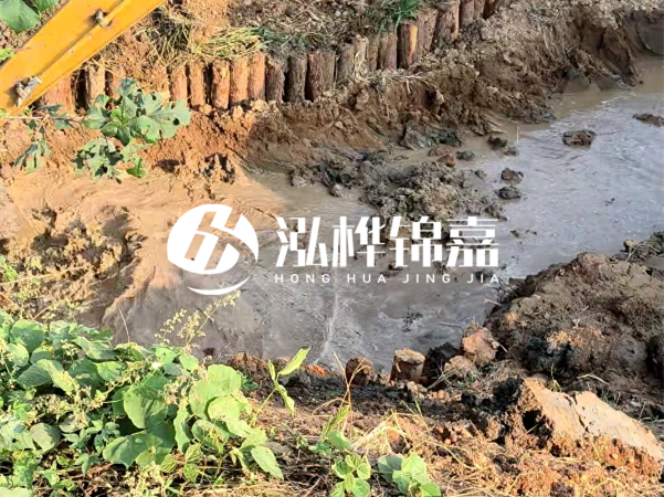 湖南防汛木樁批發廠家泓樺錦嘉 - 防洪木樁的作用是什么？?