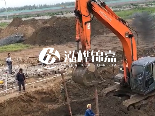 松木樁批發廠家泓樺錦嘉 - 生態河道木樁施工需要注意什么？